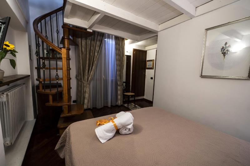 Double Room image 4