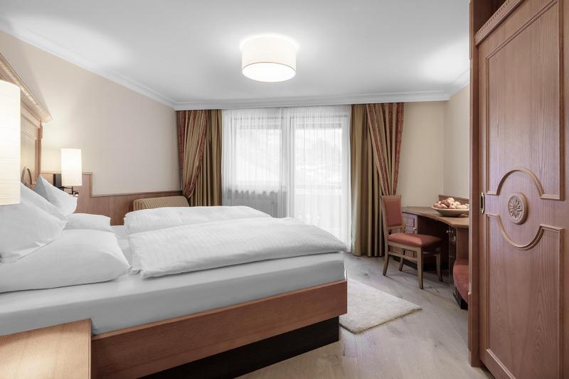Standard Double Room image 2