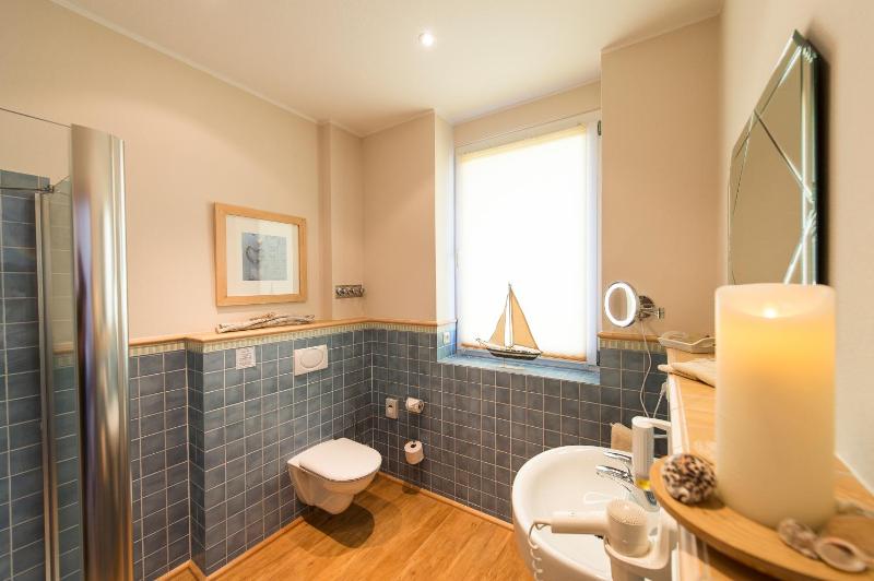 Standard Double Room image 3