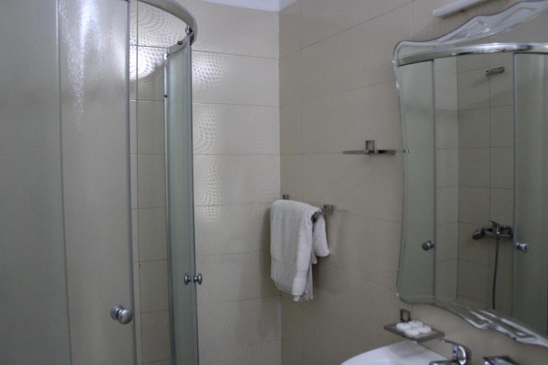 Triple Room with Balcony and Partial Sea View image 2
