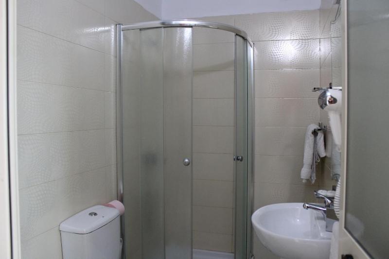 Triple Room with Balcony and Partial Sea View image 4