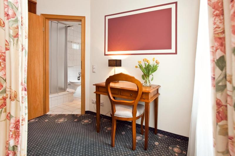 Deluxe Single Room image 3