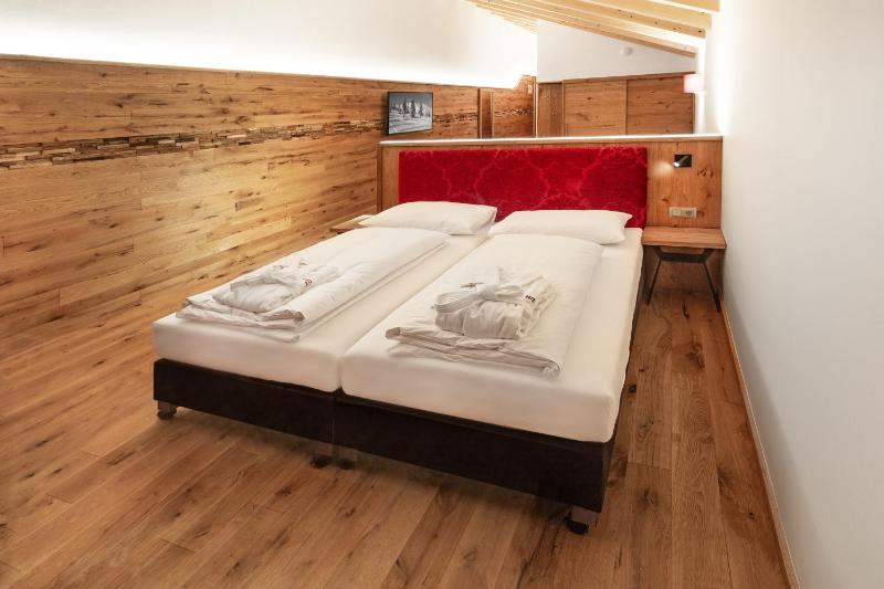 Double Room with Balcony image 1