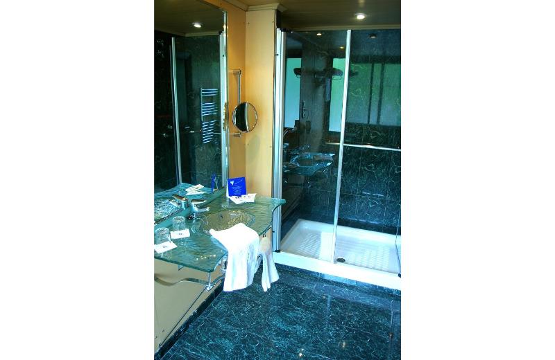 Double Room image 3