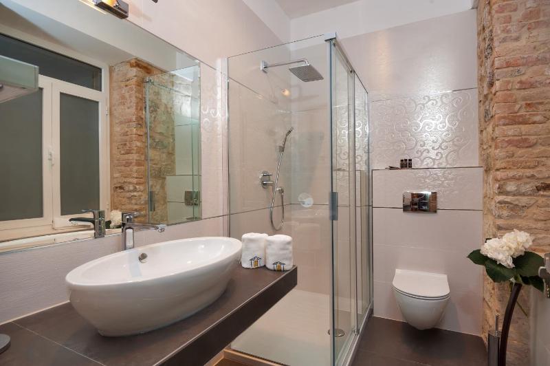 Comfort Double or Twin Room - Ground Floor image 4