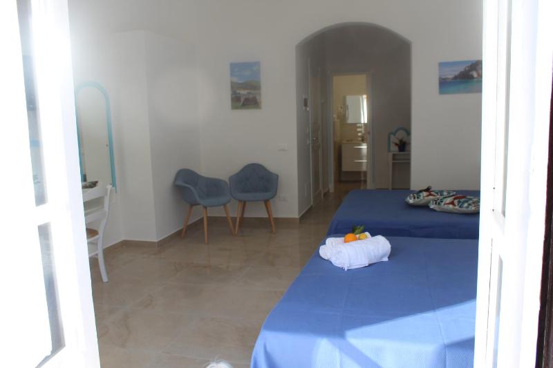 EXCLUSIVE HOME - image 6