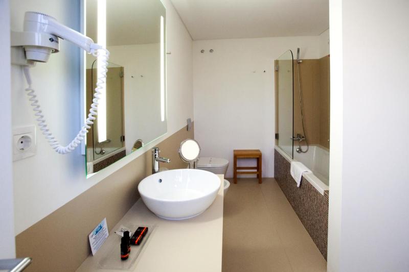 Premium Double Room image 3