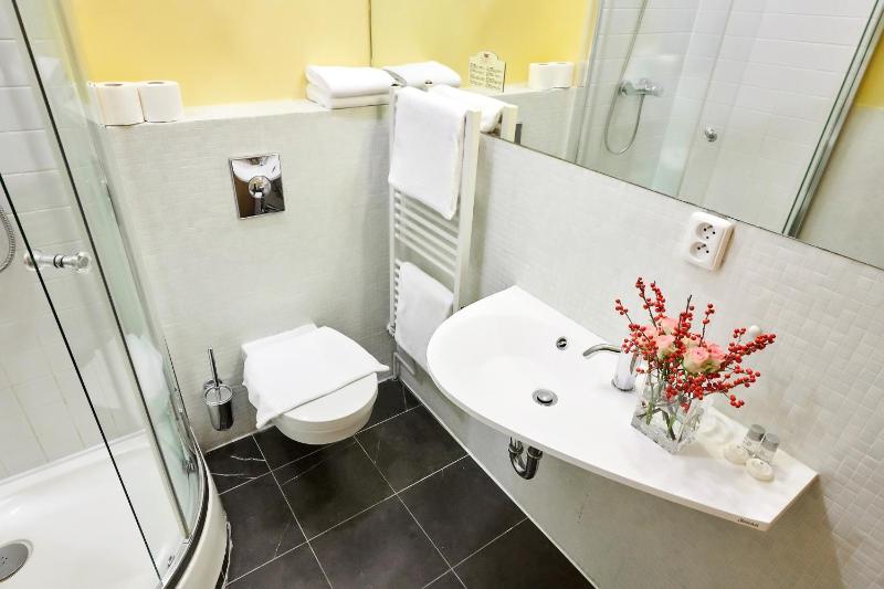 Superior Double or Twin Room image 2