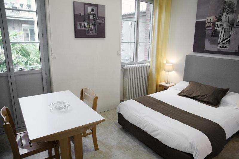 Studio Apartment image 3