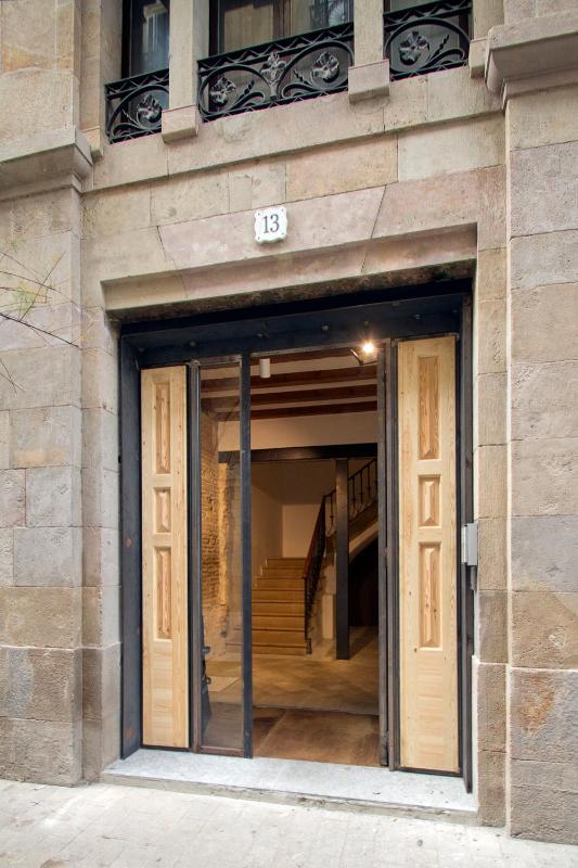Triple Room with Balcony image 2