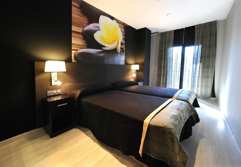 Three-Bedroom Apartment (7 Adults) image 1