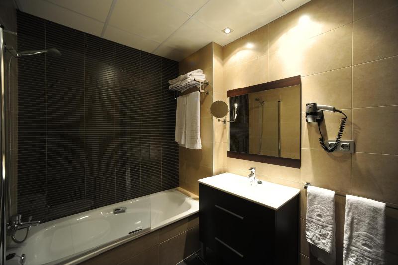 Two-Bedroom Apartment (5 Adults) image 3