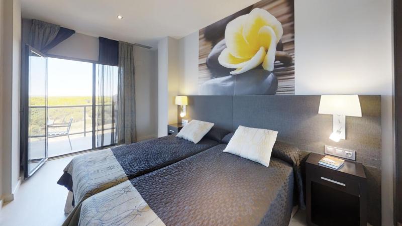 Two-Bedroom Apartment with View to Natural Park Los Enebrales image 4