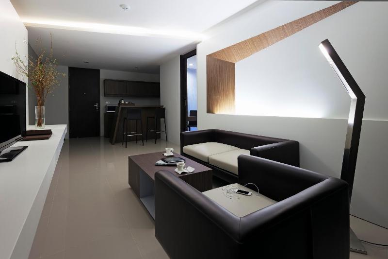 Executive Suite image 3