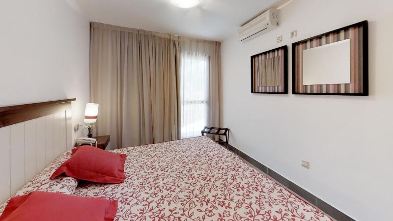 One-Bedroom Apartament with Front Pool Views image 4