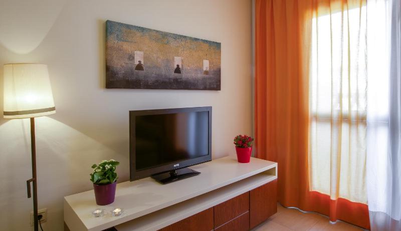 One-Bedroom Apartment with Pool View image 4