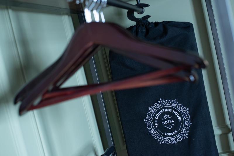 Standard King Room image 2