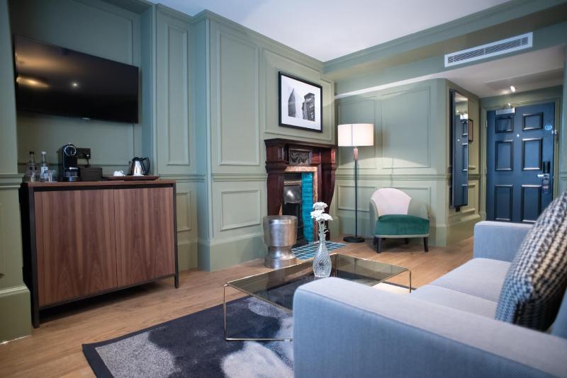 Superior King Room image 2