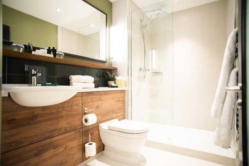 Superior King Room image 4