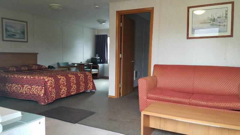 Two Queen Room with Jacuzzi image 4