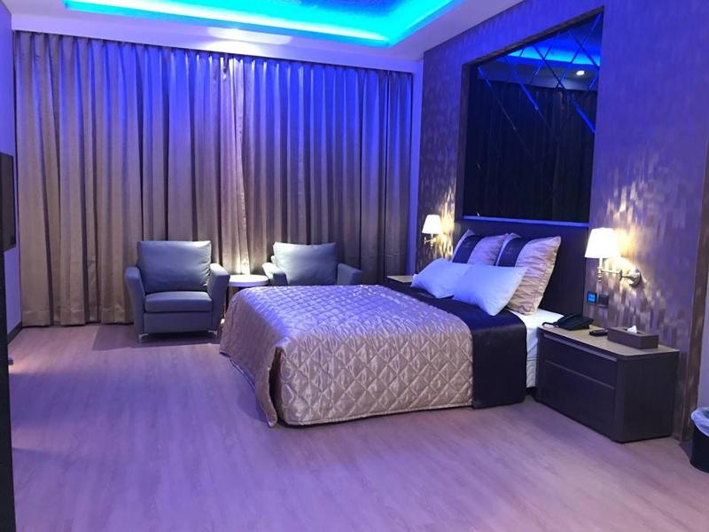 Yinxiang Xihu Motel - image 1