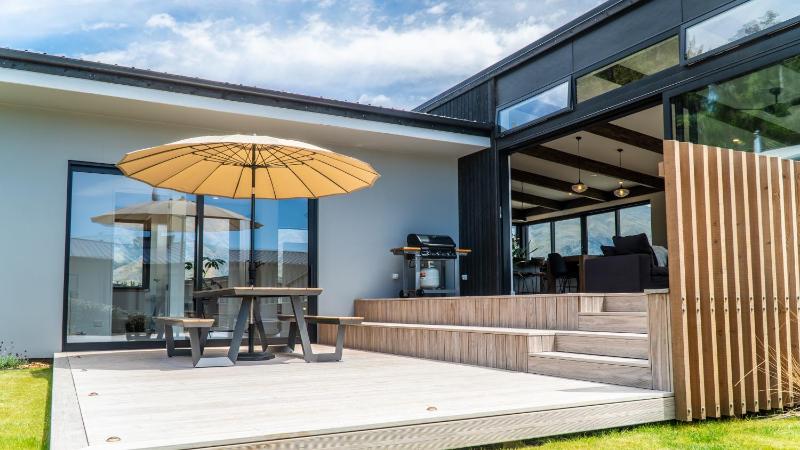 Farrant Drive - Sleeps 8 - Lake & mountain views - Modern & Stylish - image 20