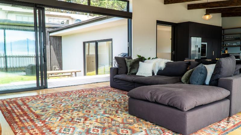 Farrant Drive - Sleeps 8 - Lake & mountain views - Modern & Stylish - image 18
