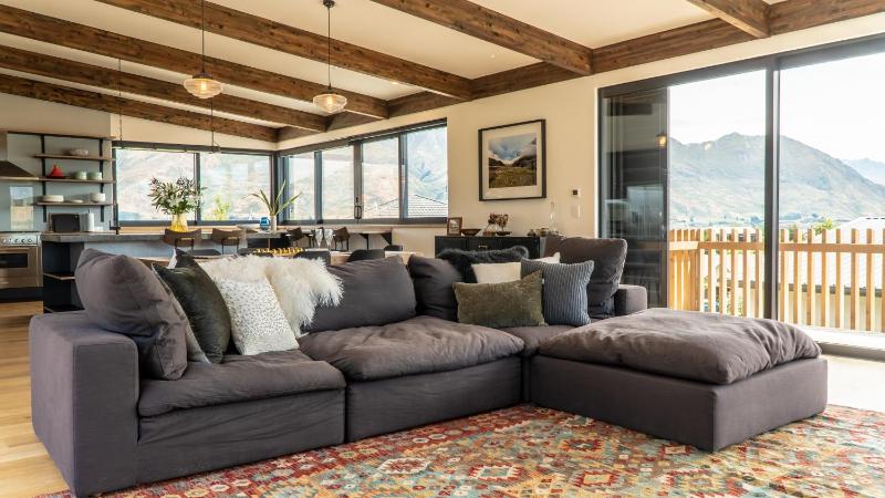 Farrant Drive - Sleeps 8 - Lake & mountain views - Modern & Stylish - image 6