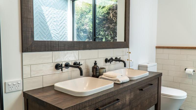 Farrant Drive - Sleeps 8 - Lake & mountain views - Modern & Stylish - image 19