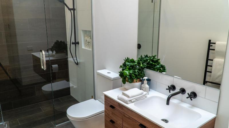 Farrant Drive - Sleeps 8 - Lake & mountain views - Modern & Stylish - image 15