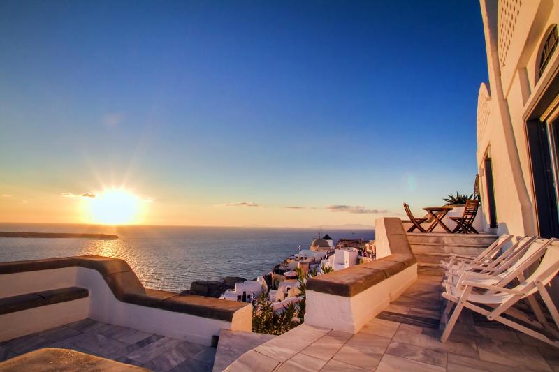 Beautiful Oia Villa - image 43