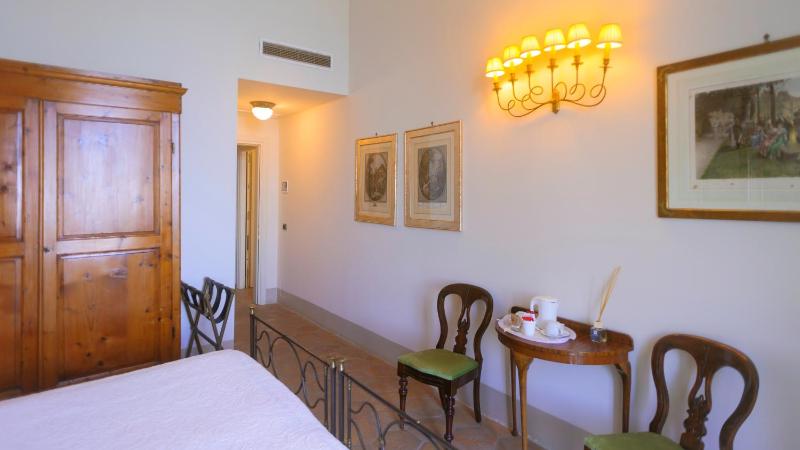 Deluxe Room with Terrace and Sea View image 3