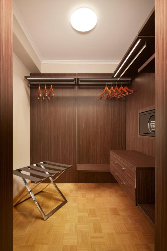 Tower Suite with Executive Lounge Access image 2