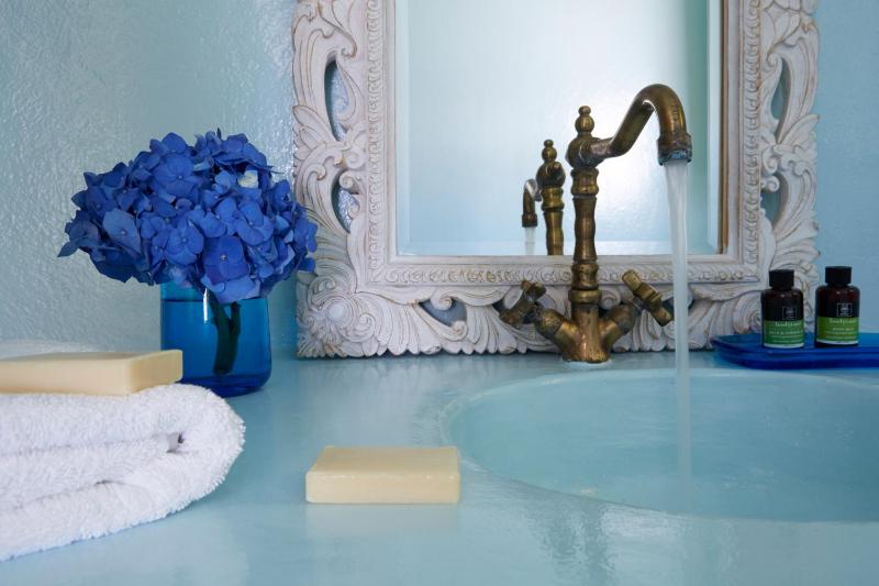 Honeymoon Suite with Private Outdoor Hot Tub and Panoramic Sea View image 4