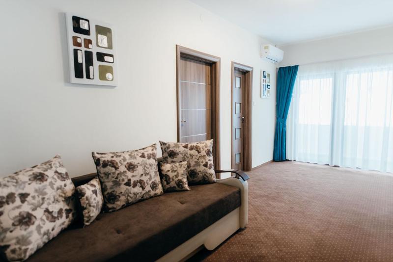 One-Bedroom Apartment image 3