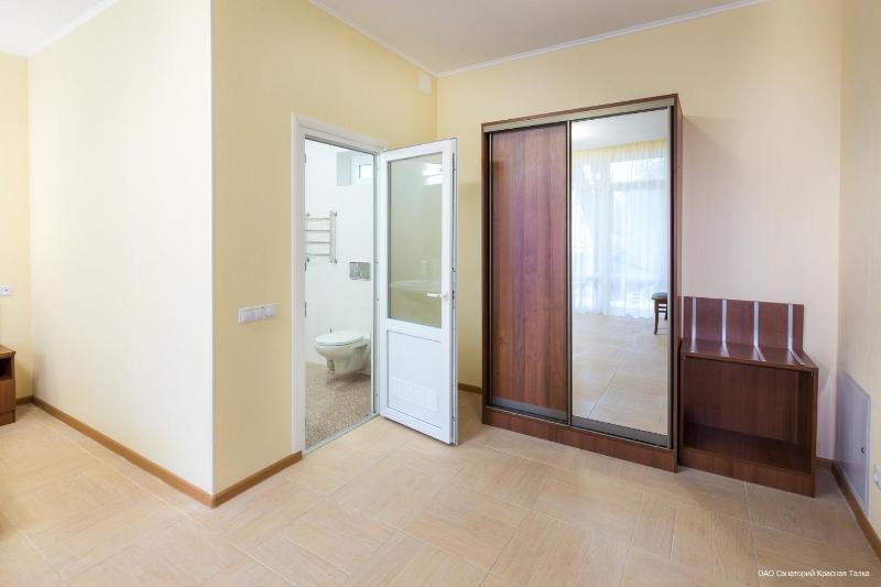 Large Double Room image 1
