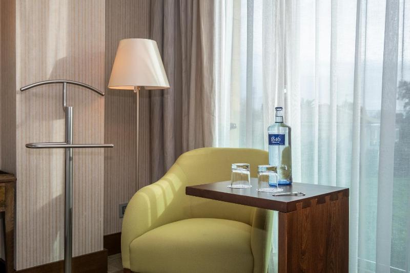 ASTUR Double or Twin Room image 4