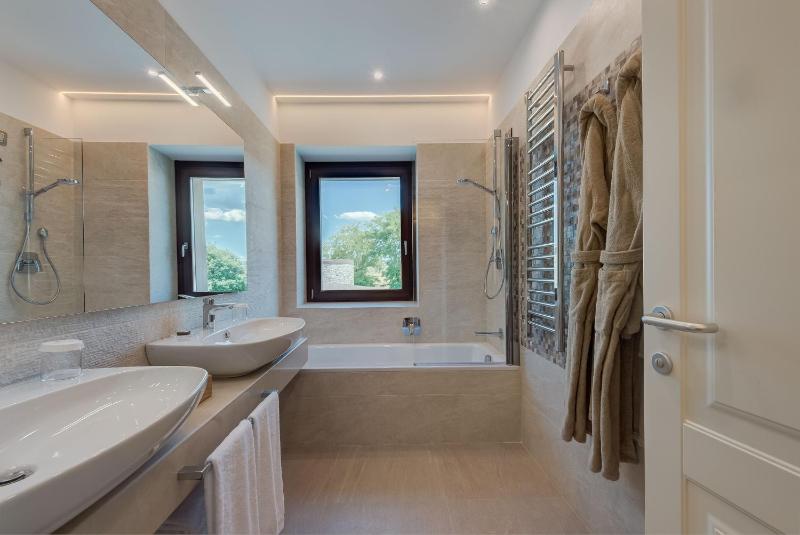 Junior Suite image 2