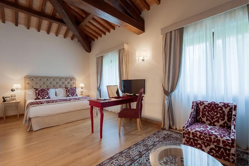 Junior Suite image 1