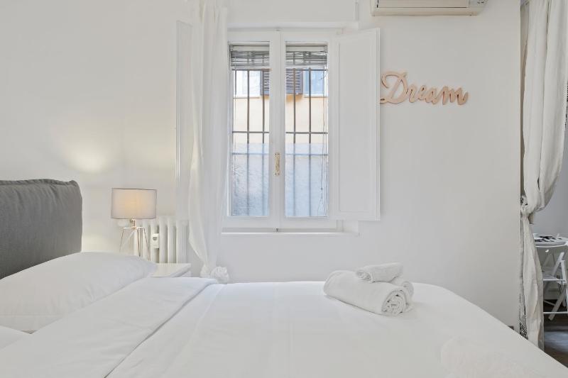 One-Bedroom Apartment image 3