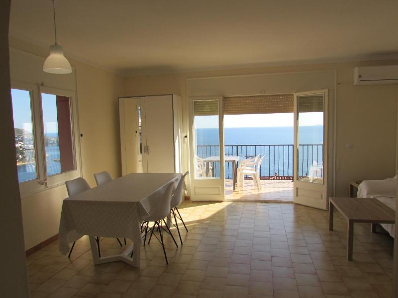 Apartment with Sea View image 3