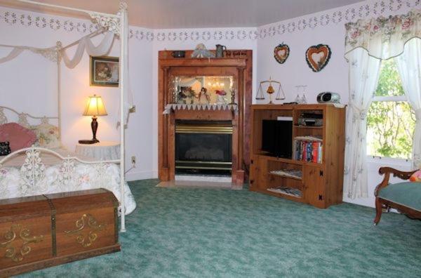 Deluxe Double Room image 2