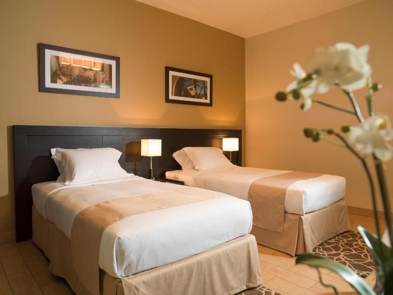 Superior Double Room image 4