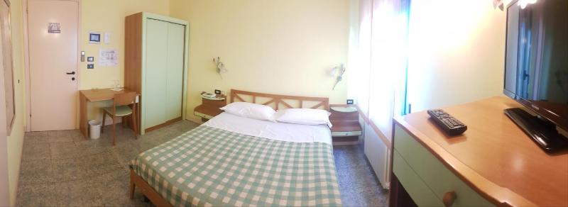 Double Room image 2
