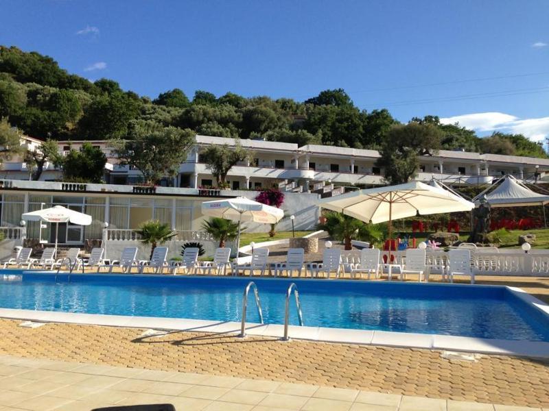 Quadruple Room image 2