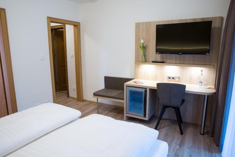 Double Room image 2