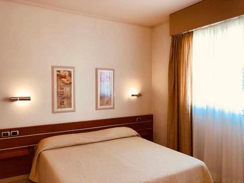 Double Room image 4