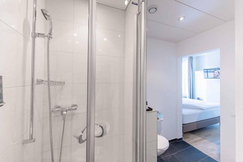 Standard Single Room image 3