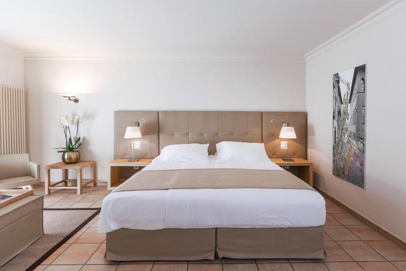 Standard Double Room with Spa Access image 3