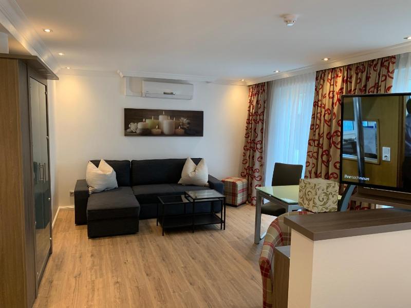 Deluxe Double Room with Shower image 2
